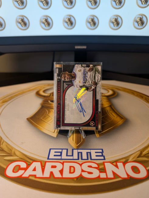 David Alaba Archival Autograph - 2021/22 Topps UEFA Museum Collection (#01/25)