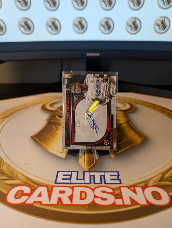 David Alaba Archival Autograph - 2021/22 Topps UEFA Museum Collection (#01/25)